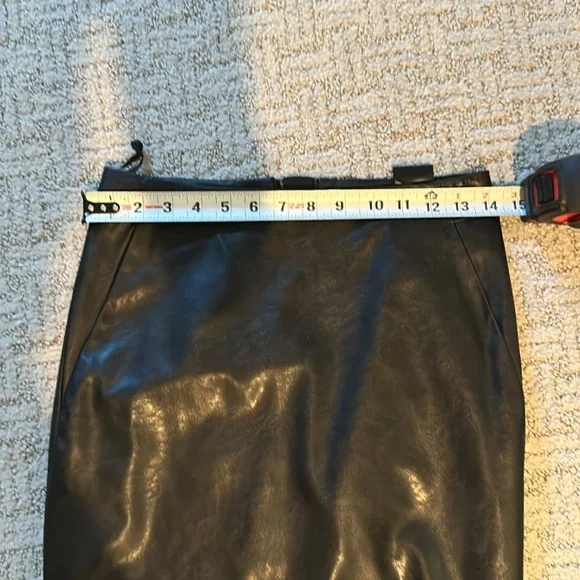 Carine Roitfeld for Uniqlo Faux Leather Pencil skirt studs at the bottom size 2 - Picture 14 of 15